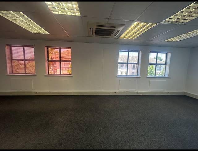 330M² OFFICE TO LET IN KENILWORTH